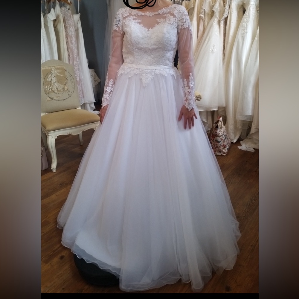 Geneva Platinum White Lace Wedding Dress